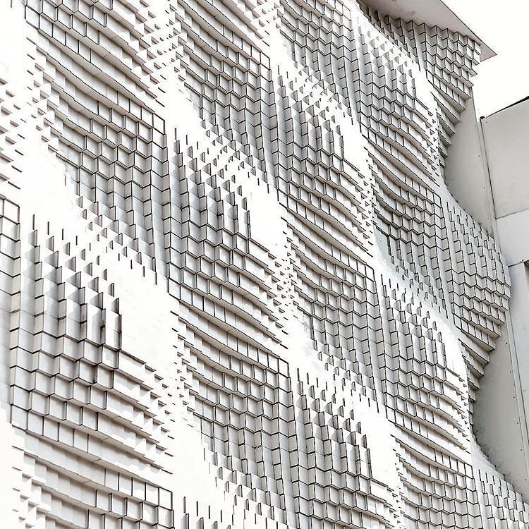 Parametric facade relief